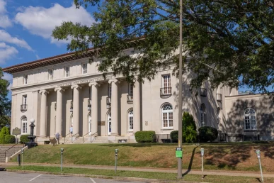 Florence Alabama courthouse exterior with lamp post in the foreground