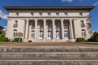 Front view of the old Federal Florence Alabama courthouse building